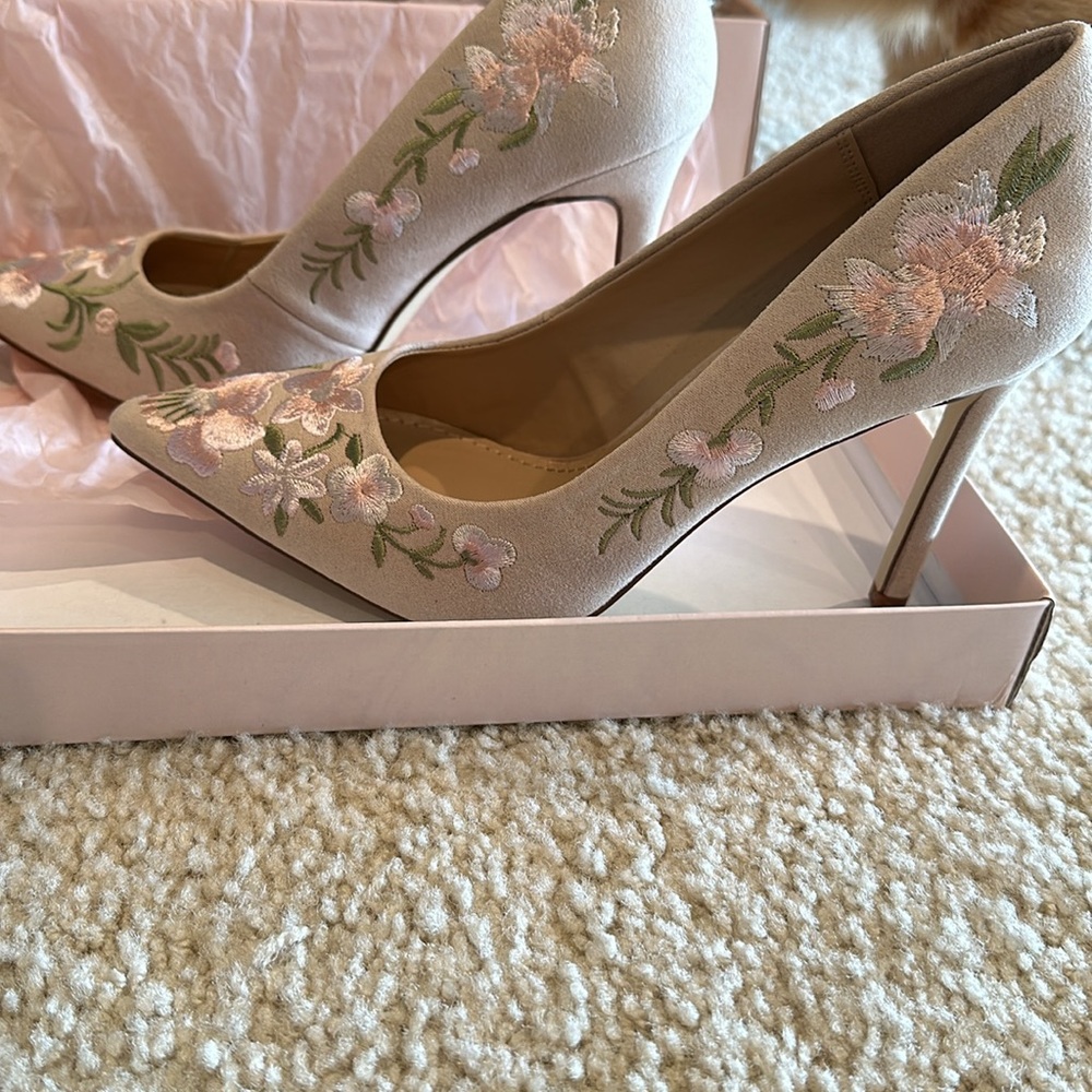 pumps Never Worn